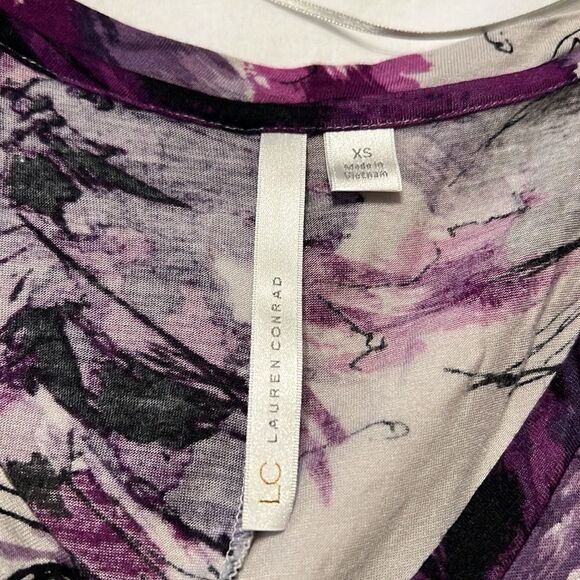 𝅺LAUREN Conrad Women’s Short Sleeve Shirt - Picture 3 of 6